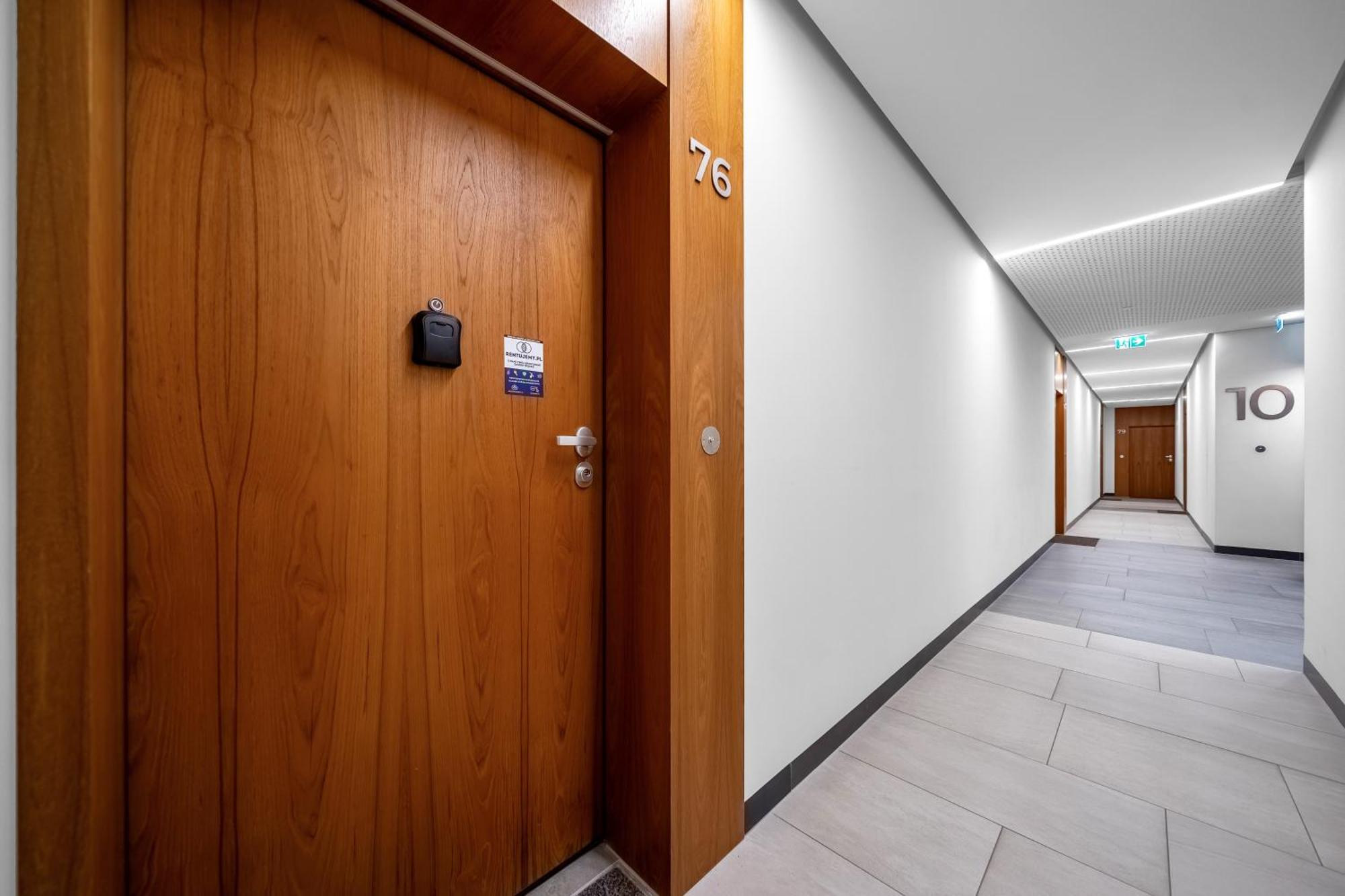 Wola - Balcony&workspace - By Rentujemy Apartment Warsaw