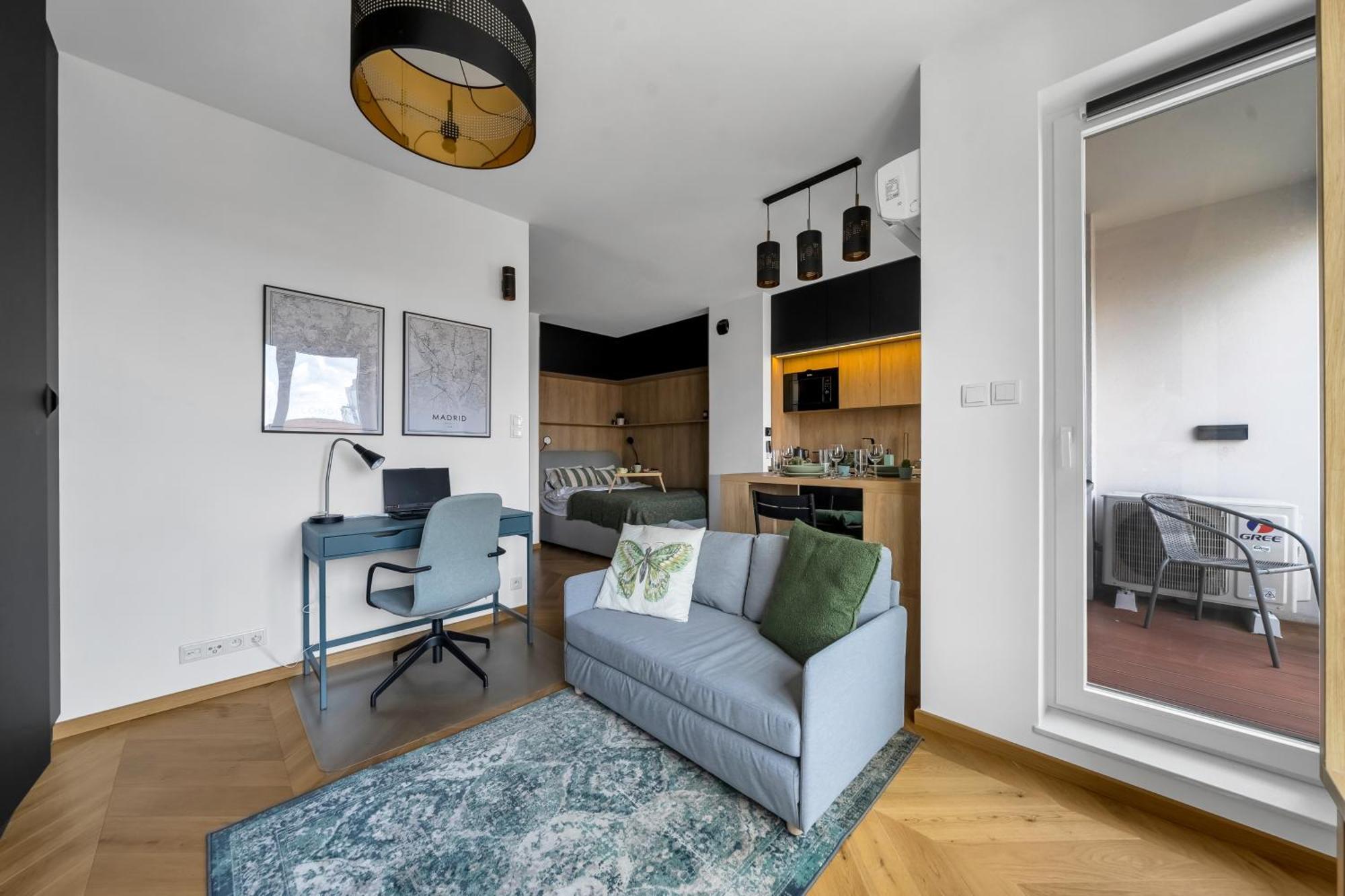 Apartment Wola - Balcony&workspace - By Rentujemy